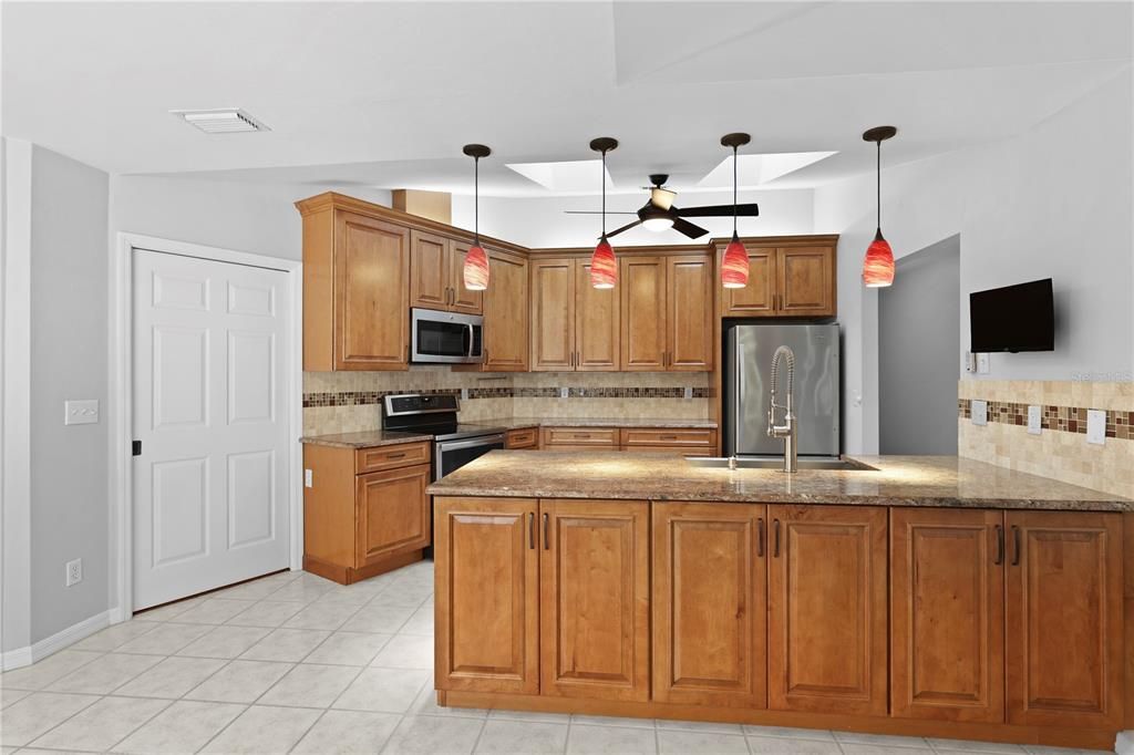 For Sale: $599,000 (4 beds, 3 baths, 2693 Square Feet)