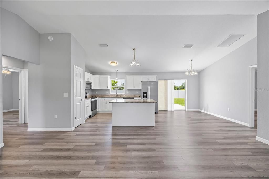 For Sale: $285,000 (3 beds, 2 baths, 1377 Square Feet)