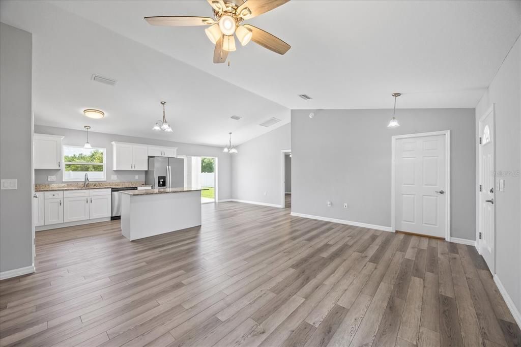 For Sale: $285,000 (3 beds, 2 baths, 1377 Square Feet)