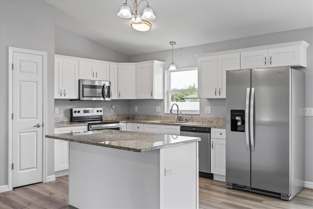 For Sale: $285,000 (3 beds, 2 baths, 1377 Square Feet)
