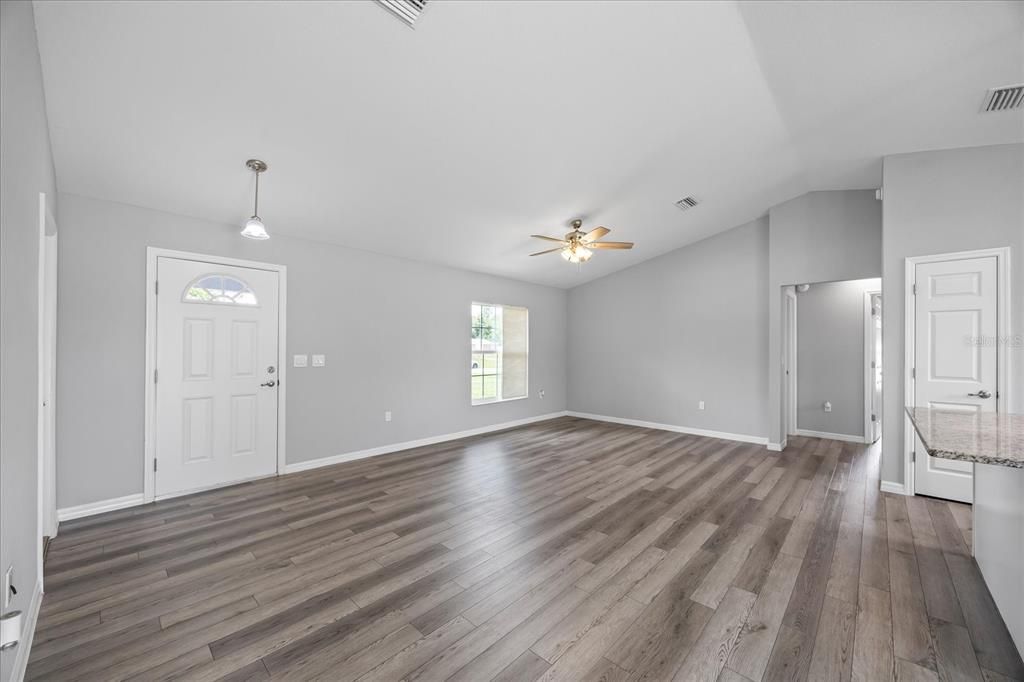 For Sale: $285,000 (3 beds, 2 baths, 1377 Square Feet)