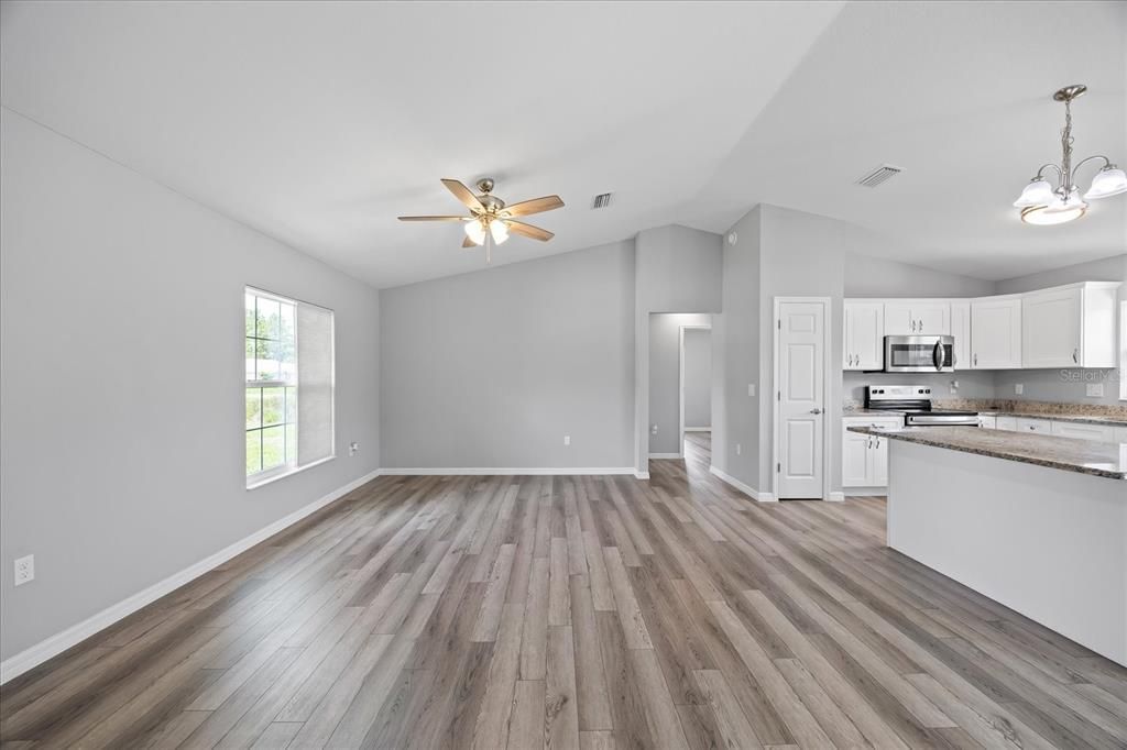 For Sale: $285,000 (3 beds, 2 baths, 1377 Square Feet)