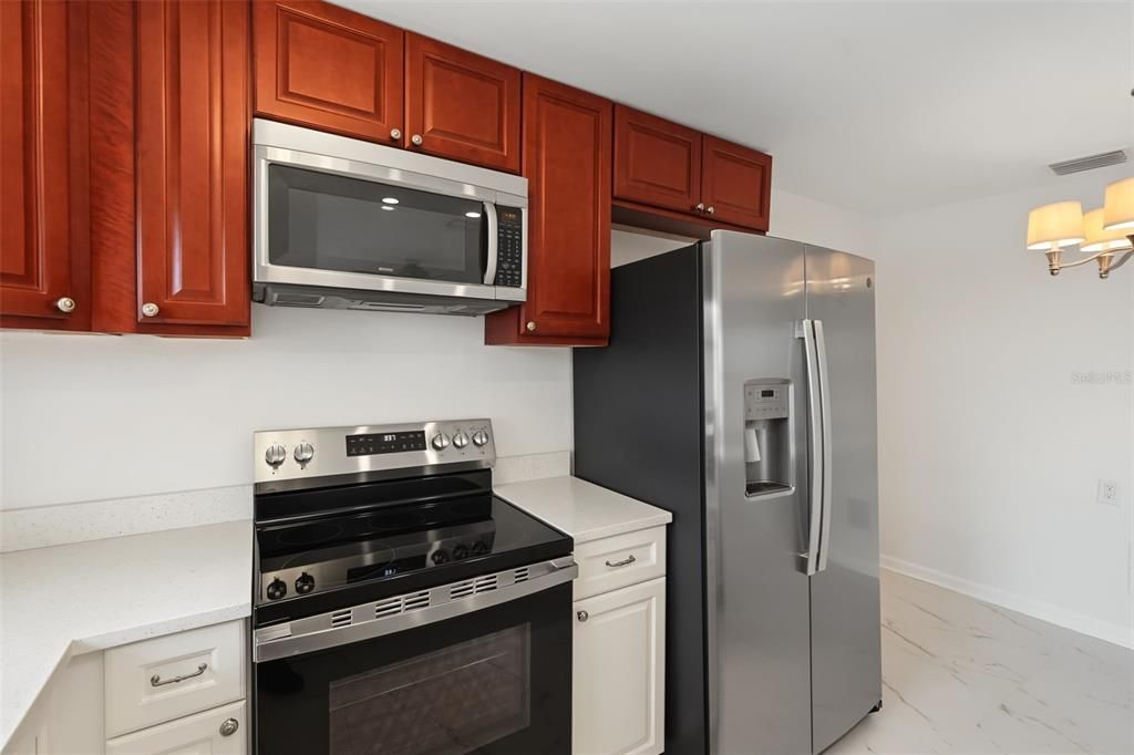Active With Contract: $1,595 (1 beds, 1 baths, 573 Square Feet)