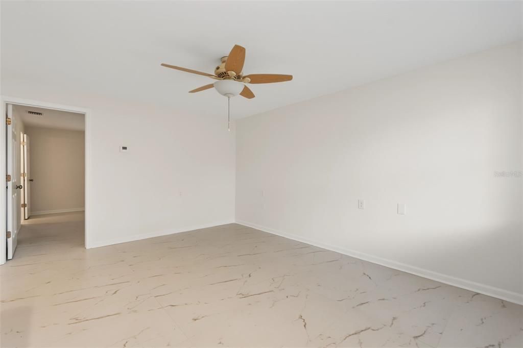 Active With Contract: $1,595 (1 beds, 1 baths, 573 Square Feet)