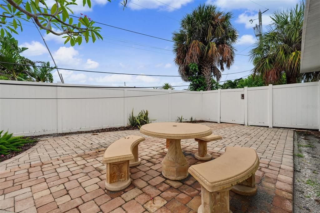 Active With Contract: $1,595 (1 beds, 1 baths, 573 Square Feet)