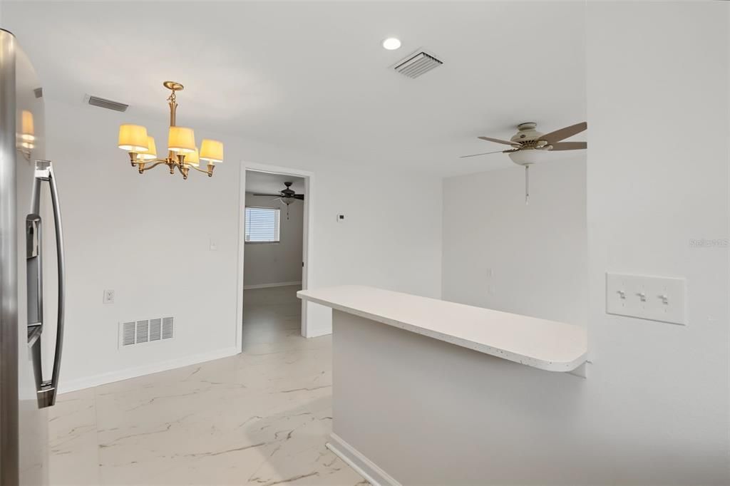 Active With Contract: $1,595 (1 beds, 1 baths, 573 Square Feet)