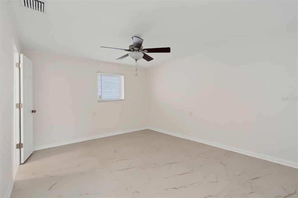 Active With Contract: $1,595 (1 beds, 1 baths, 573 Square Feet)