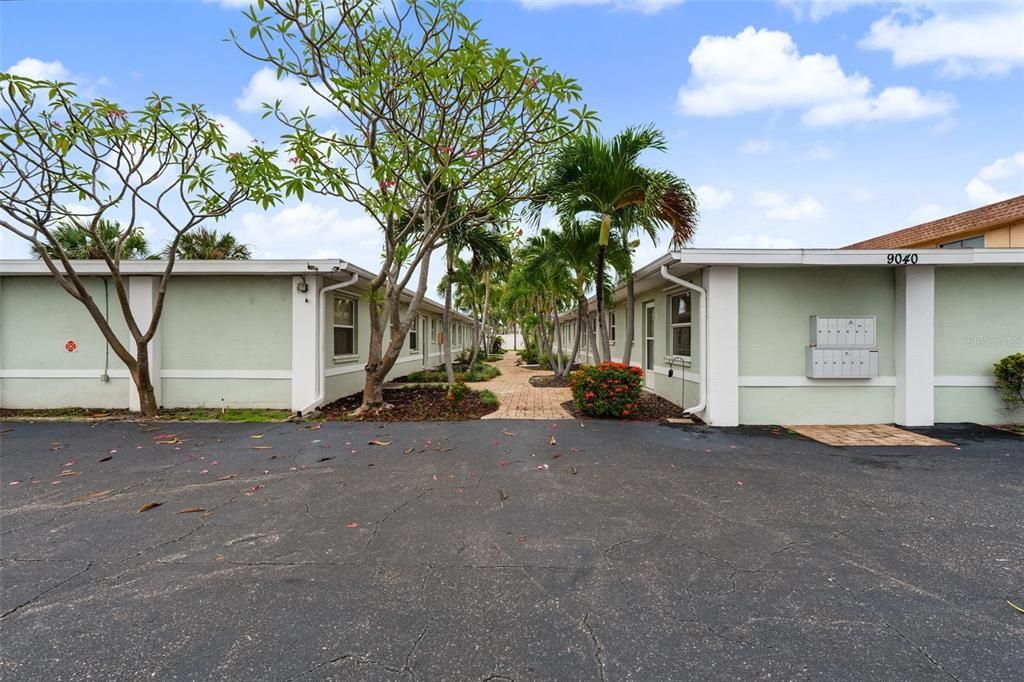 Active With Contract: $1,595 (1 beds, 1 baths, 573 Square Feet)