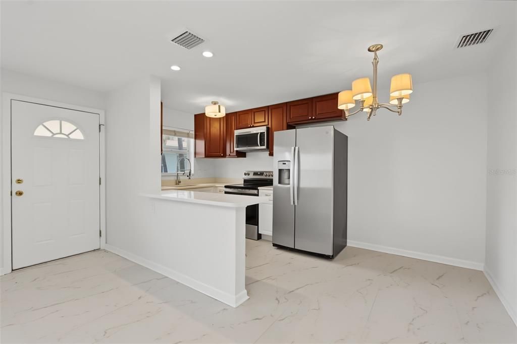 Active With Contract: $1,595 (1 beds, 1 baths, 573 Square Feet)