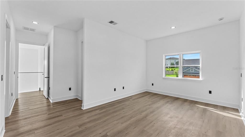 For Sale: $1,049,000 (5 beds, 5 baths, 3527 Square Feet)