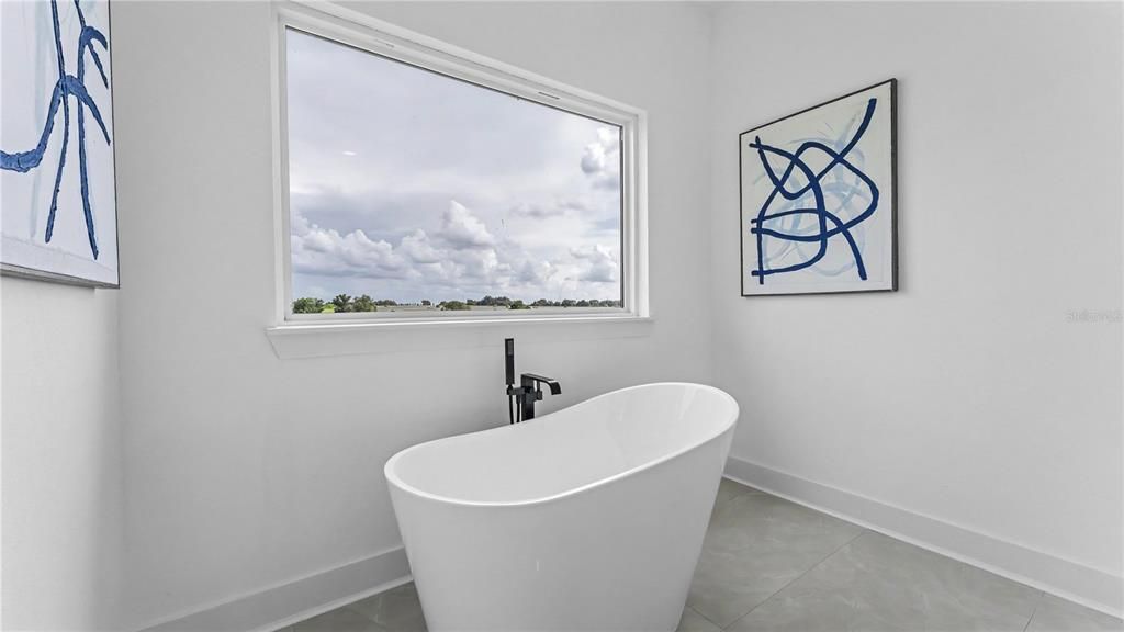 For Sale: $1,049,000 (5 beds, 5 baths, 3527 Square Feet)