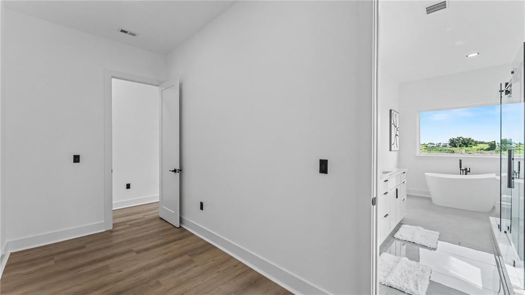 For Sale: $1,049,000 (5 beds, 5 baths, 3527 Square Feet)