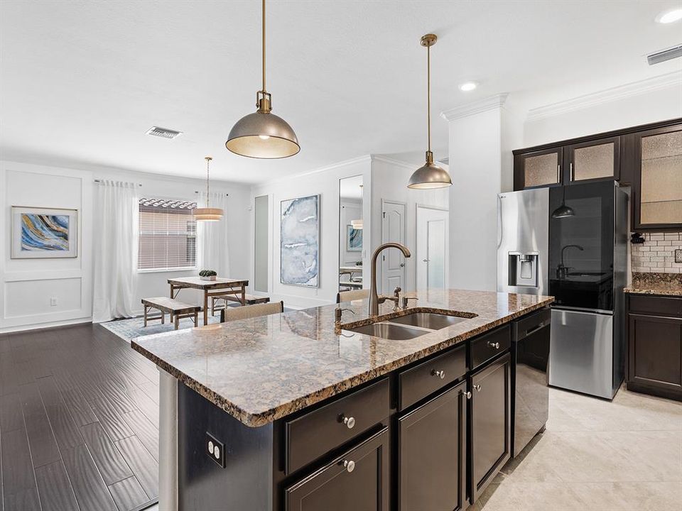For Sale: $585,000 (3 beds, 3 baths, 2032 Square Feet)