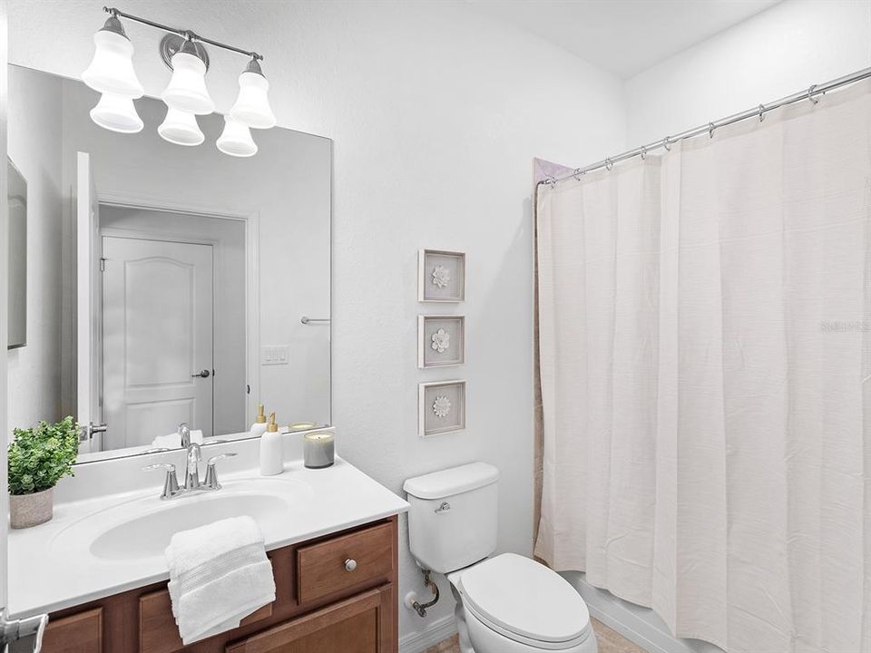 For Sale: $585,000 (3 beds, 3 baths, 2032 Square Feet)