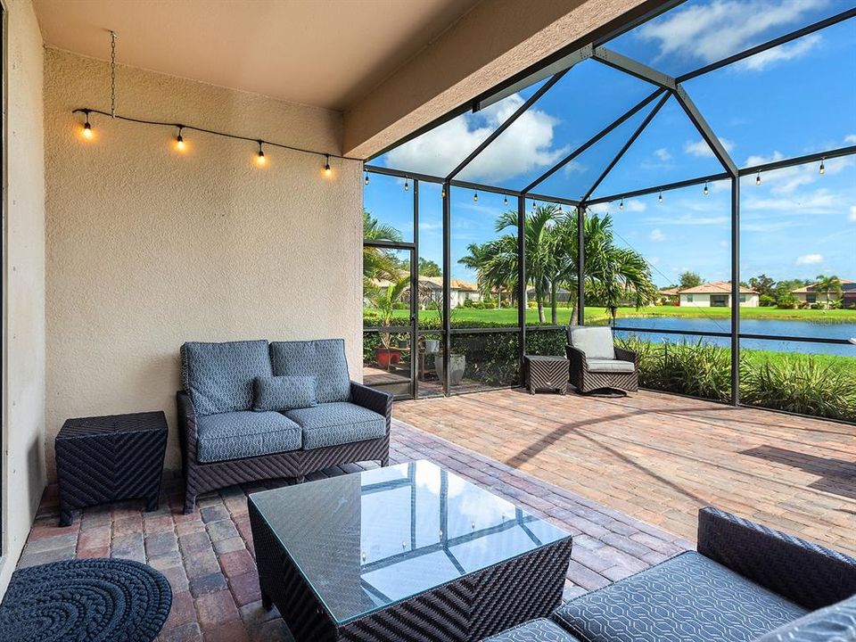 For Sale: $585,000 (3 beds, 3 baths, 2032 Square Feet)