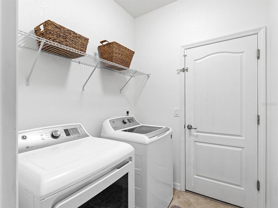For Sale: $585,000 (3 beds, 3 baths, 2032 Square Feet)