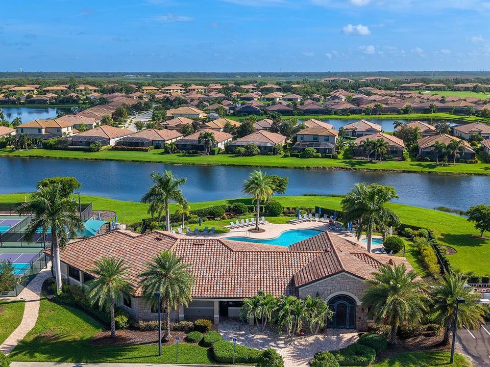 For Sale: $585,000 (3 beds, 3 baths, 2032 Square Feet)