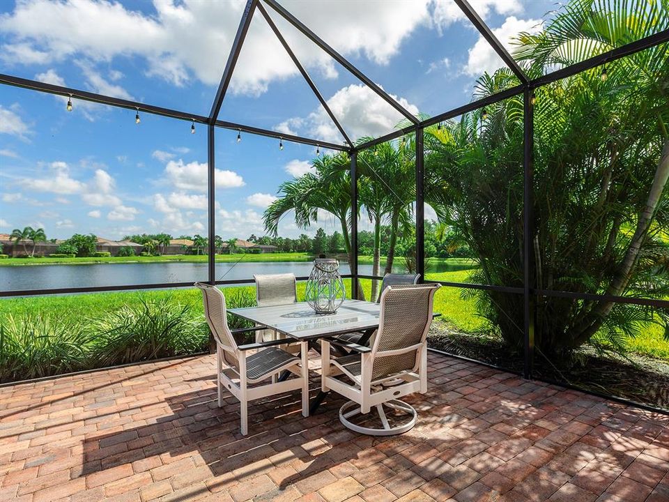 For Sale: $585,000 (3 beds, 3 baths, 2032 Square Feet)