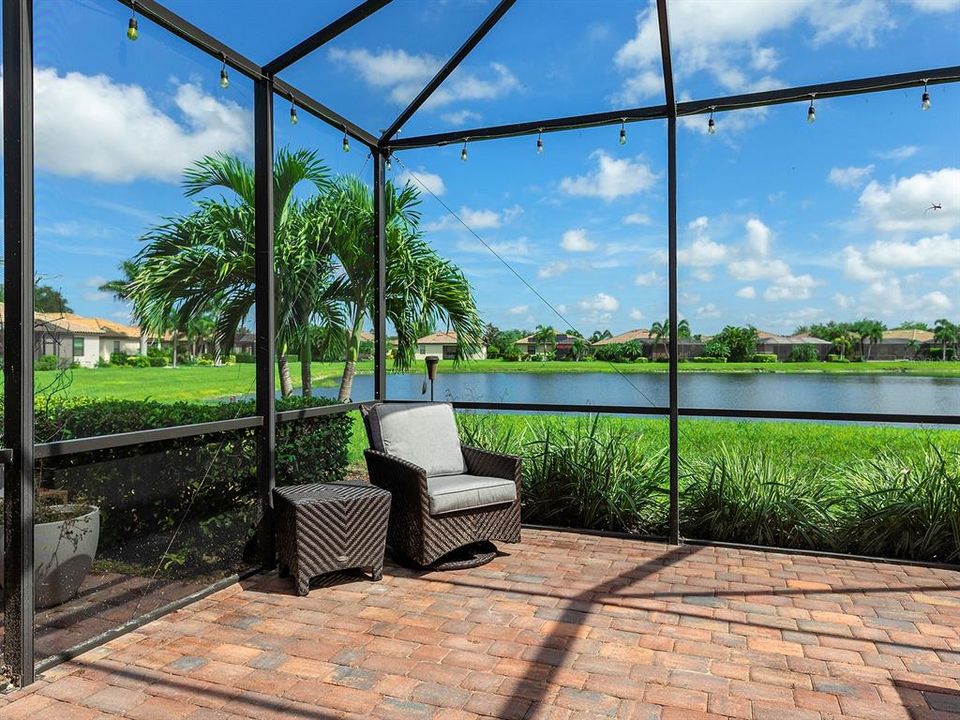 For Sale: $585,000 (3 beds, 3 baths, 2032 Square Feet)