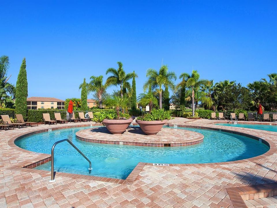 For Sale: $585,000 (3 beds, 3 baths, 2032 Square Feet)