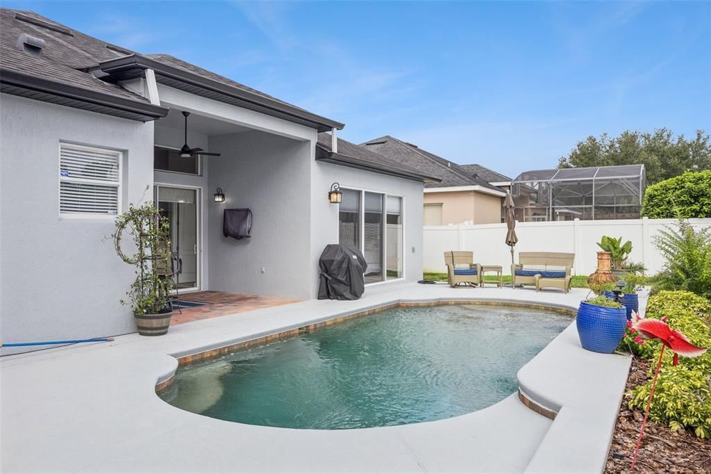 Activo con contrato: $675,000 (4 camas, 3 baños, 2286 Pies cuadrados)