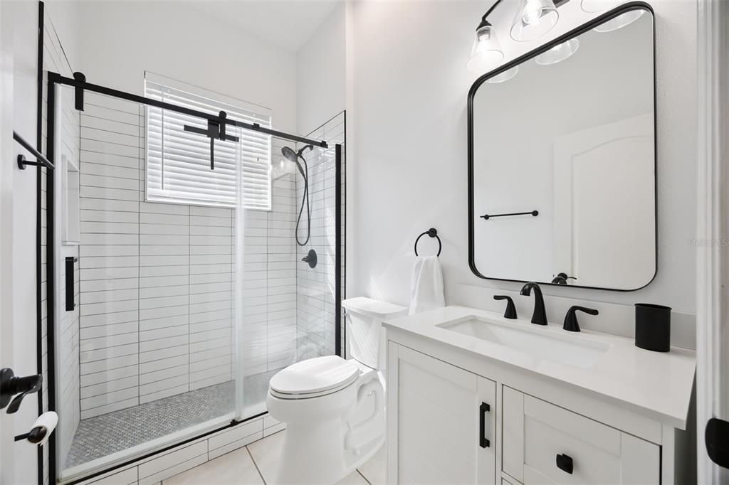 Activo con contrato: $675,000 (4 camas, 3 baños, 2286 Pies cuadrados)