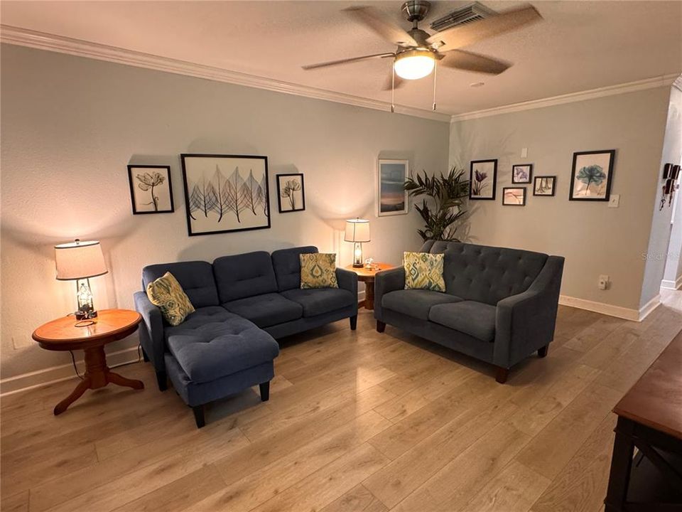 For Sale: $140,000 (1 beds, 1 baths, 644 Square Feet)
