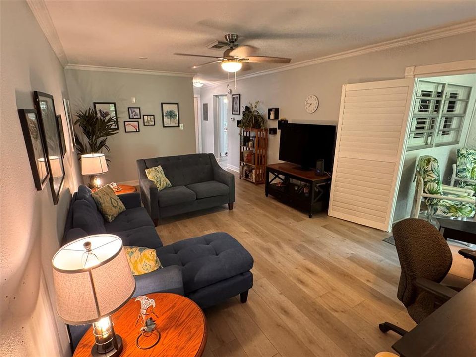 For Sale: $140,000 (1 beds, 1 baths, 644 Square Feet)