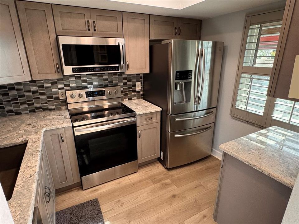 For Sale: $140,000 (1 beds, 1 baths, 644 Square Feet)