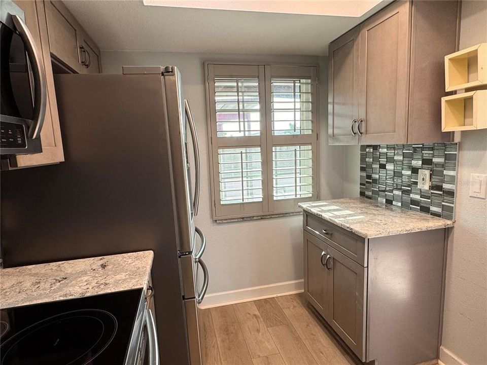 For Sale: $140,000 (1 beds, 1 baths, 644 Square Feet)