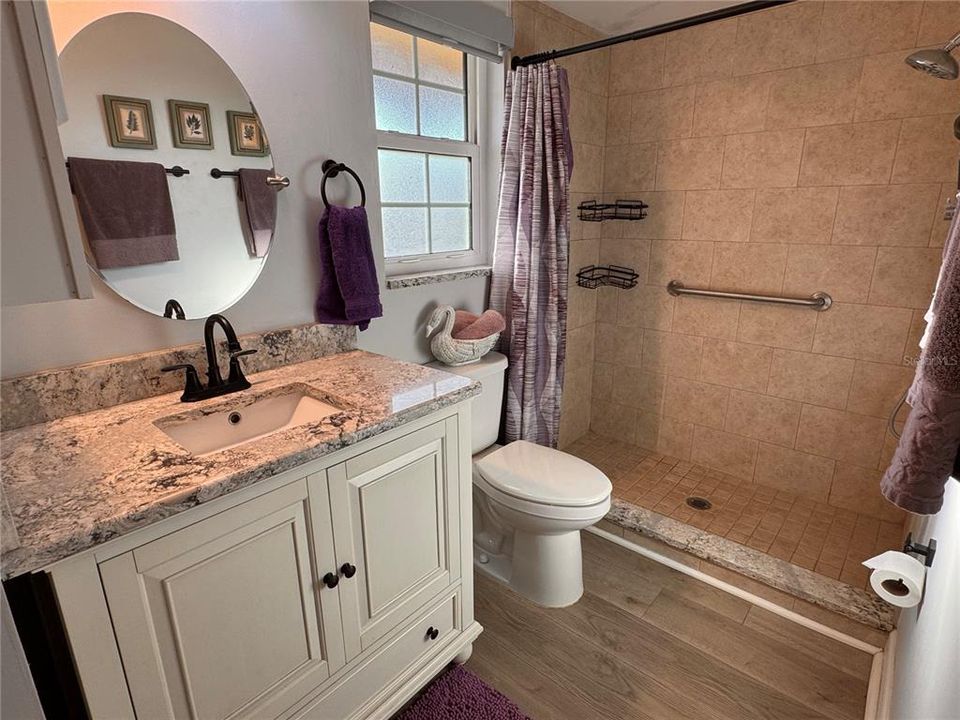 For Sale: $140,000 (1 beds, 1 baths, 644 Square Feet)