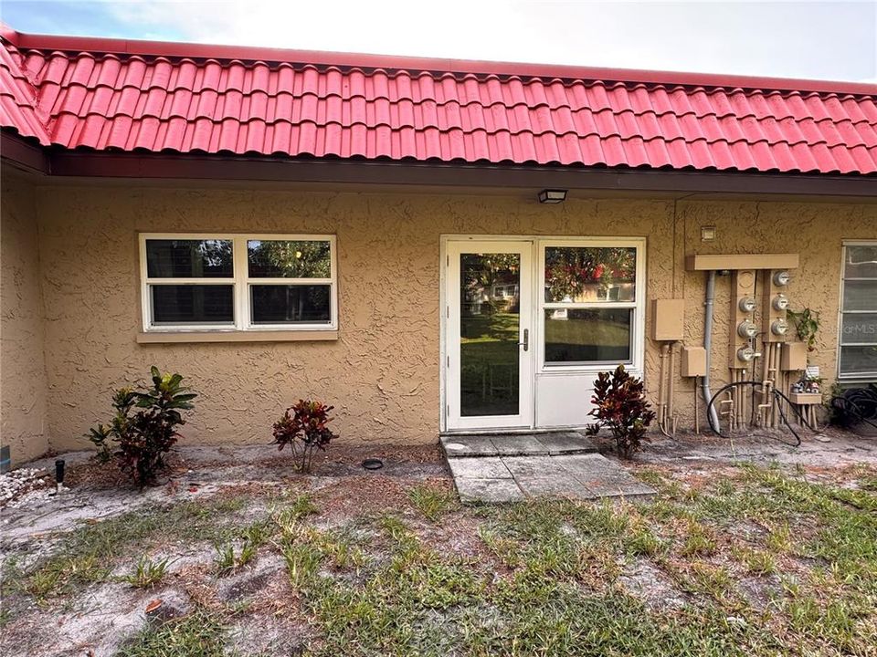 For Sale: $140,000 (1 beds, 1 baths, 644 Square Feet)