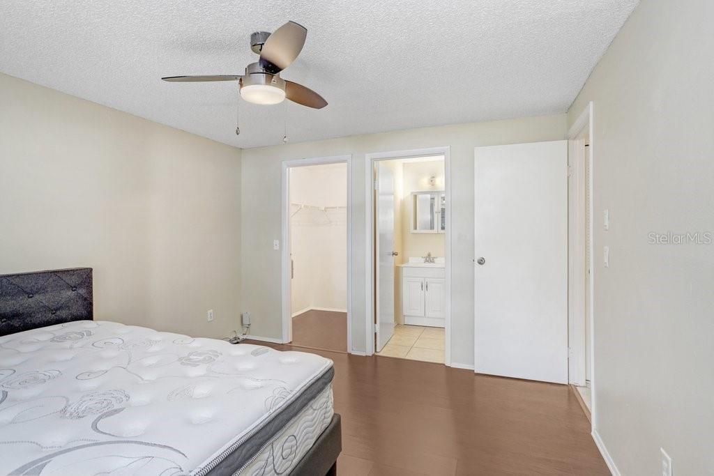 For Rent: $1,700 (2 beds, 2 baths, 915 Square Feet)