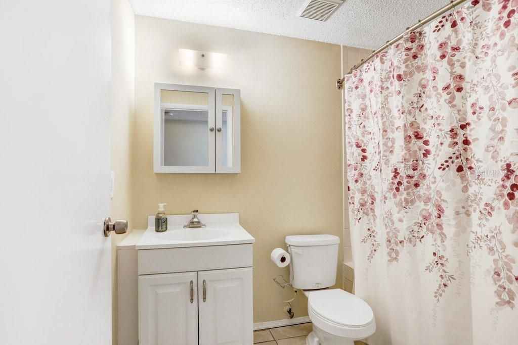 For Rent: $1,700 (2 beds, 2 baths, 915 Square Feet)