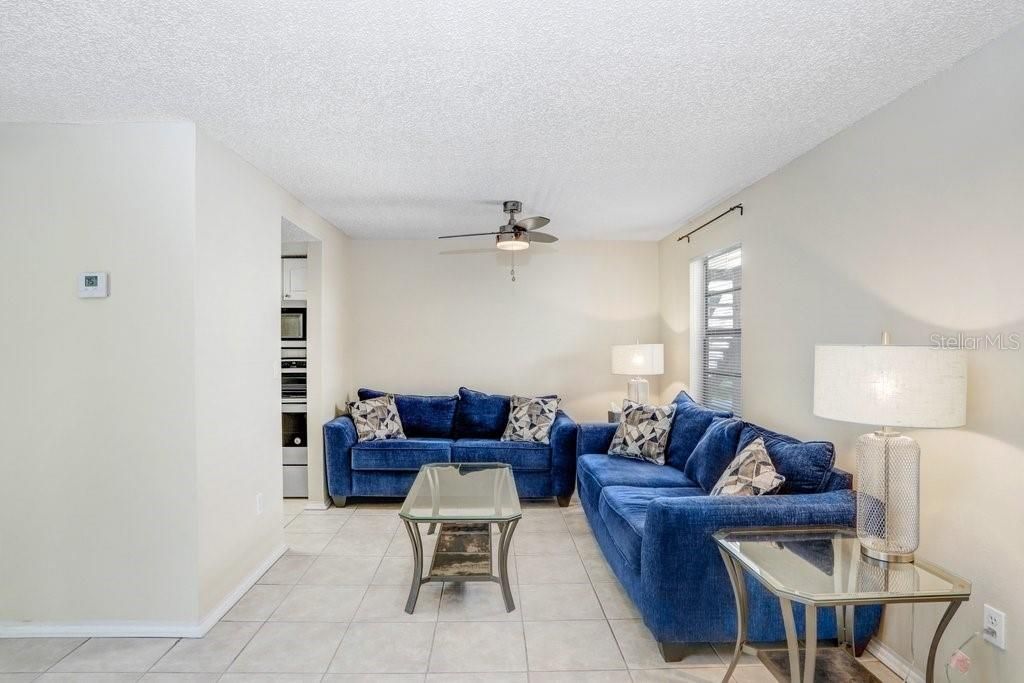 For Rent: $1,700 (2 beds, 2 baths, 915 Square Feet)
