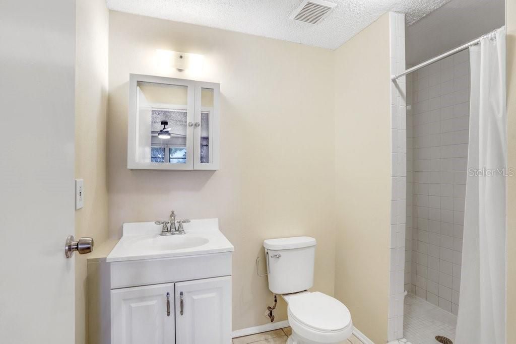 For Rent: $1,700 (2 beds, 2 baths, 915 Square Feet)