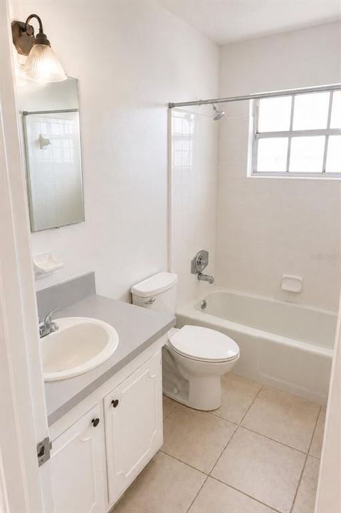 For Rent: $1,375 (2 beds, 2 baths, 900 Square Feet)