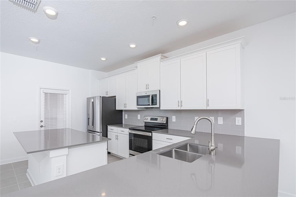 For Rent: $2,850 (3 beds, 2 baths, 1636 Square Feet)