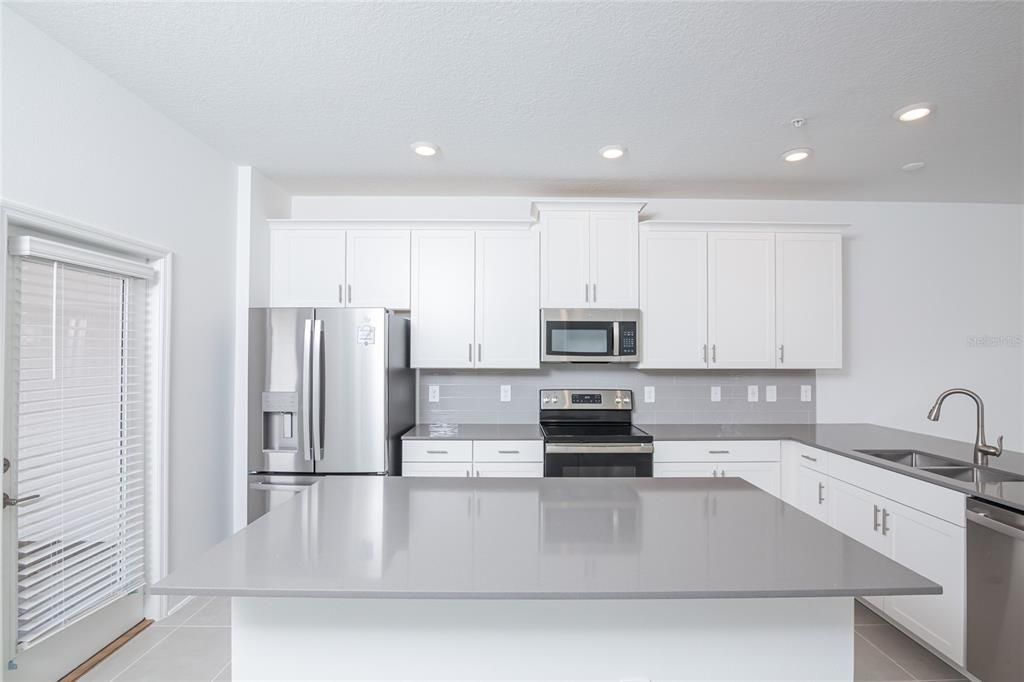 For Rent: $2,850 (3 beds, 2 baths, 1636 Square Feet)