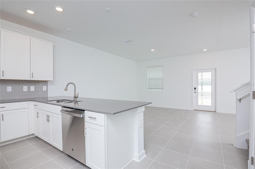 For Rent: $2,850 (3 beds, 2 baths, 1636 Square Feet)