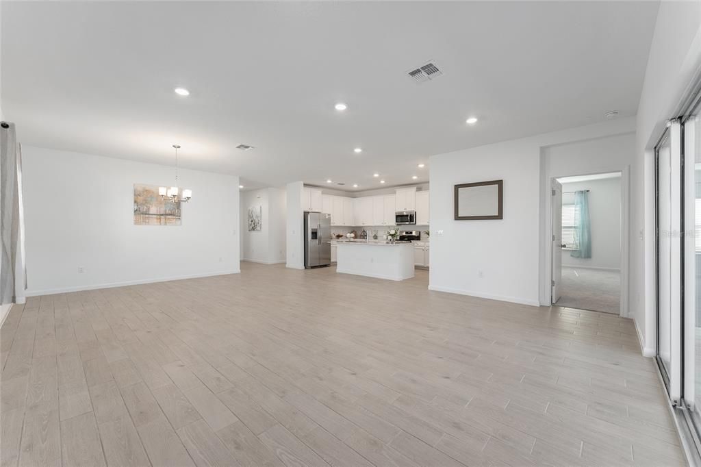 For Rent: $2,000 (3 beds, 3 baths, 2039 Square Feet)