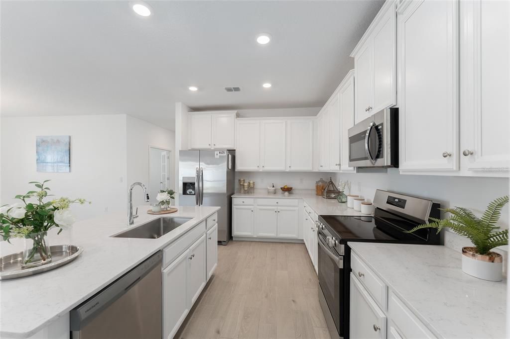 For Rent: $2,000 (3 beds, 3 baths, 2039 Square Feet)