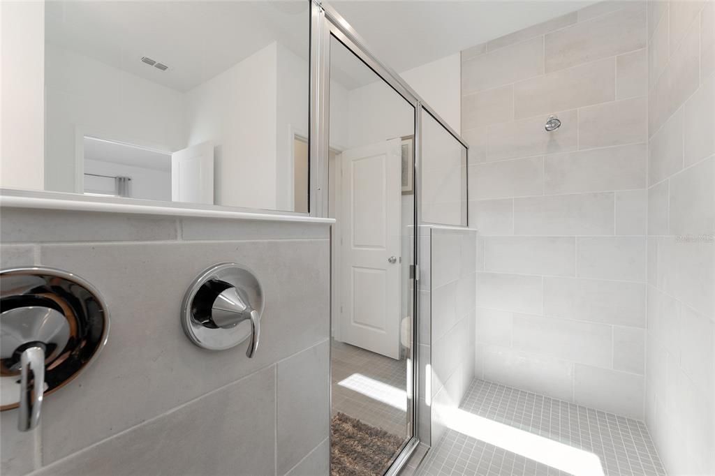 For Rent: $2,000 (3 beds, 3 baths, 2039 Square Feet)