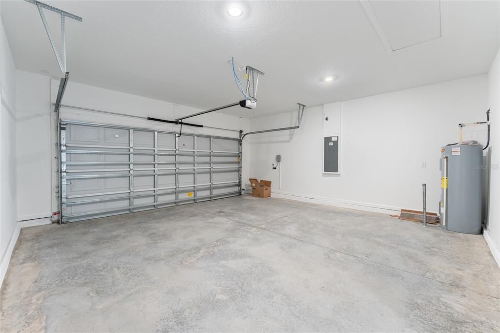 For Rent: $2,000 (3 beds, 3 baths, 2039 Square Feet)