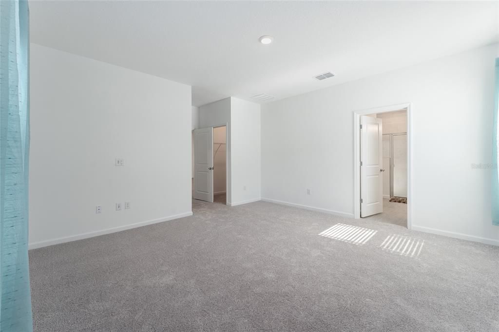 For Rent: $2,000 (3 beds, 3 baths, 2039 Square Feet)
