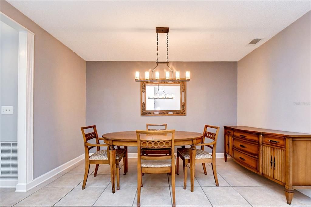 For Sale: $350,000 (3 beds, 2 baths, 1462 Square Feet)