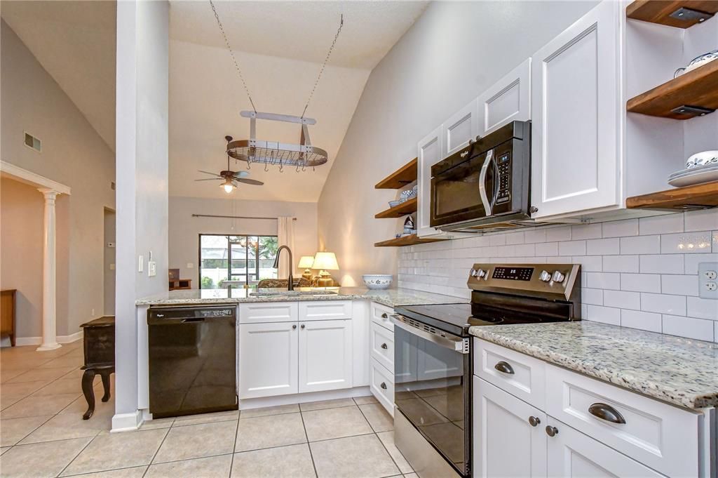 For Sale: $350,000 (3 beds, 2 baths, 1462 Square Feet)