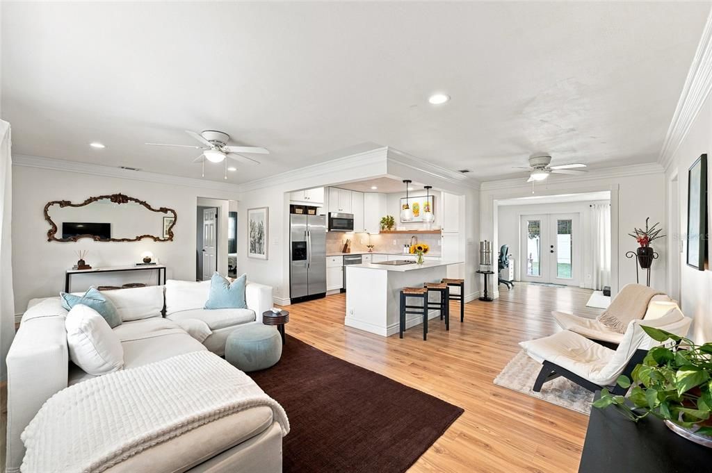 Active With Contract: $380,000 (3 beds, 1 baths, 1284 Square Feet)