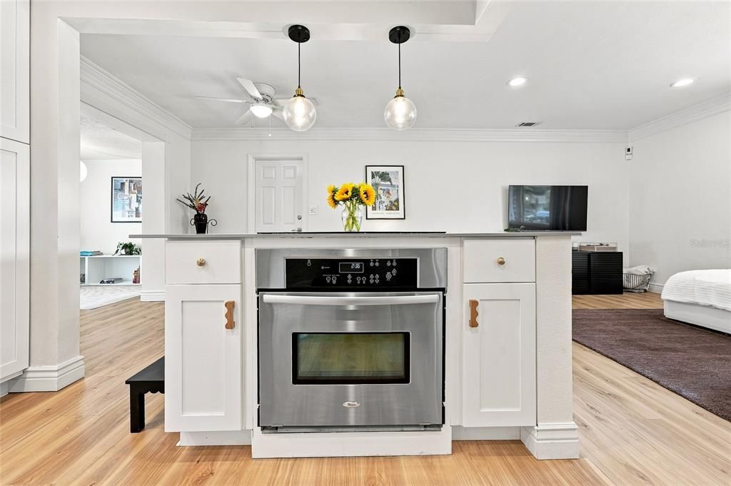 Active With Contract: $380,000 (3 beds, 1 baths, 1284 Square Feet)