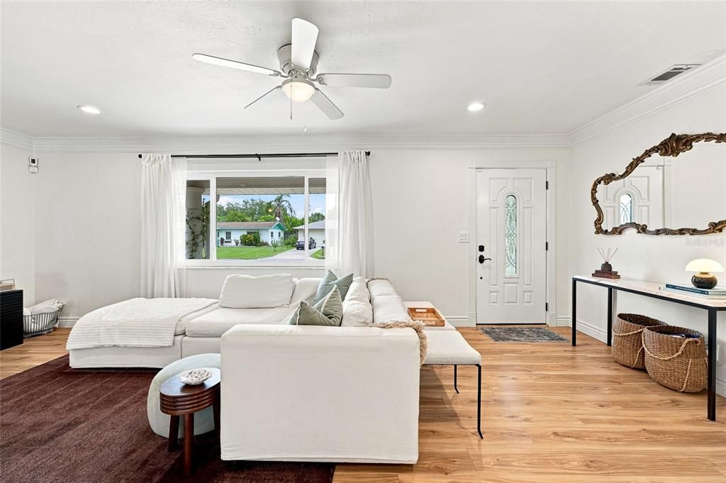 Active With Contract: $380,000 (3 beds, 1 baths, 1284 Square Feet)